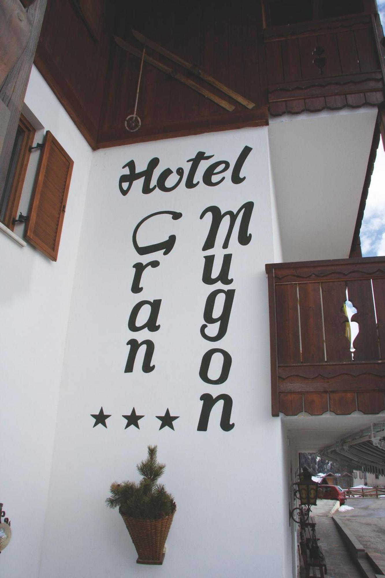 Hotel Gran Mugon Vigo di Fassa Bagian luar foto